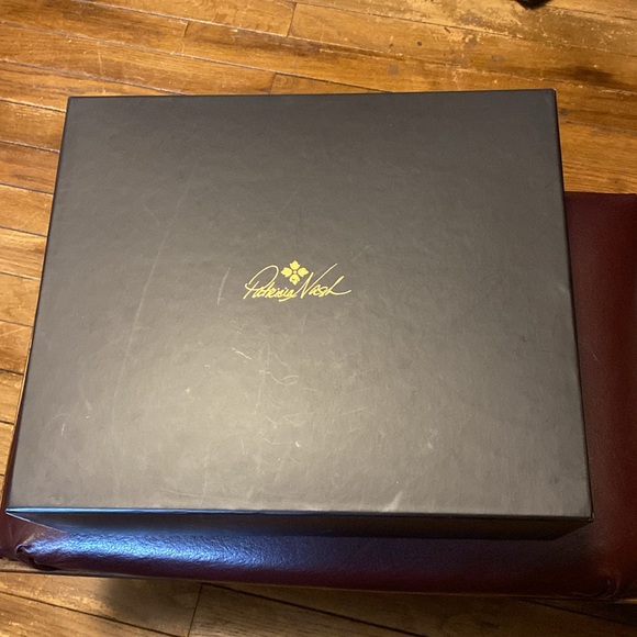 Brand new Patricia Nash crossbody floral, leather purse and wallet. Never opened - Picture 10 of 12